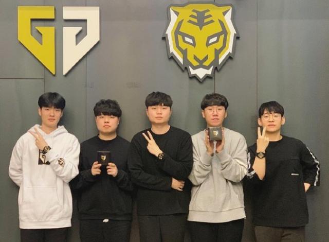 入争夺战 入争夺战