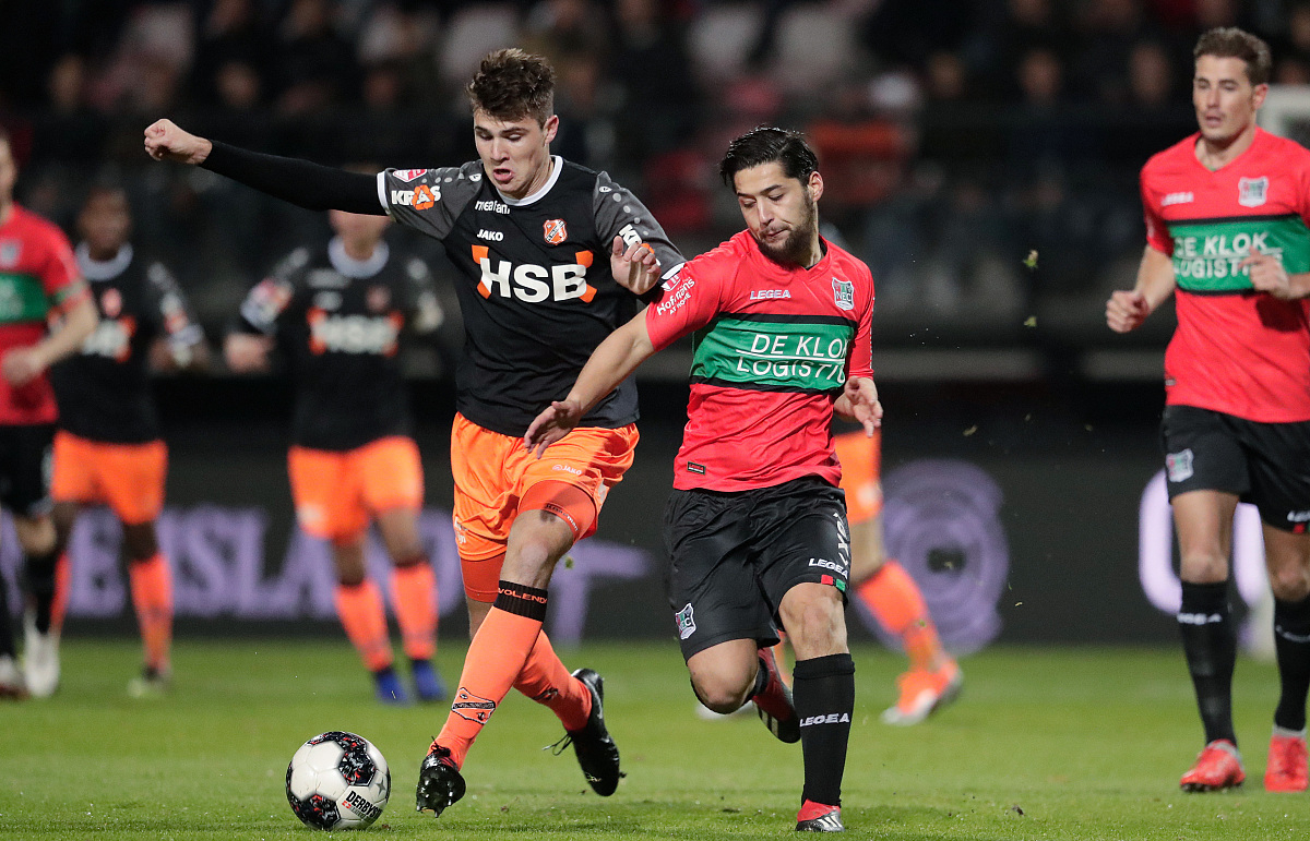 气氛甚至让 气氛甚至让